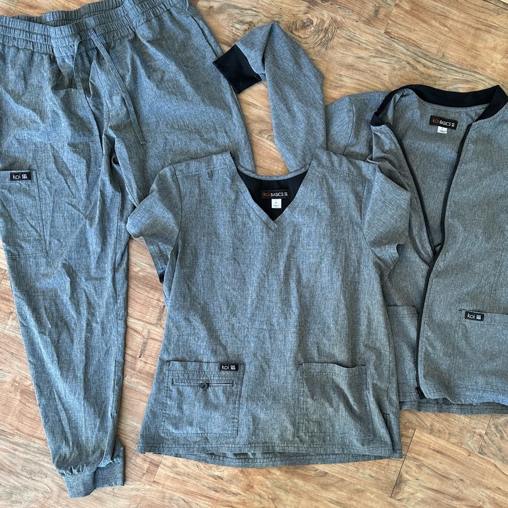 Koi, heather grey. 3 piece set, size large.